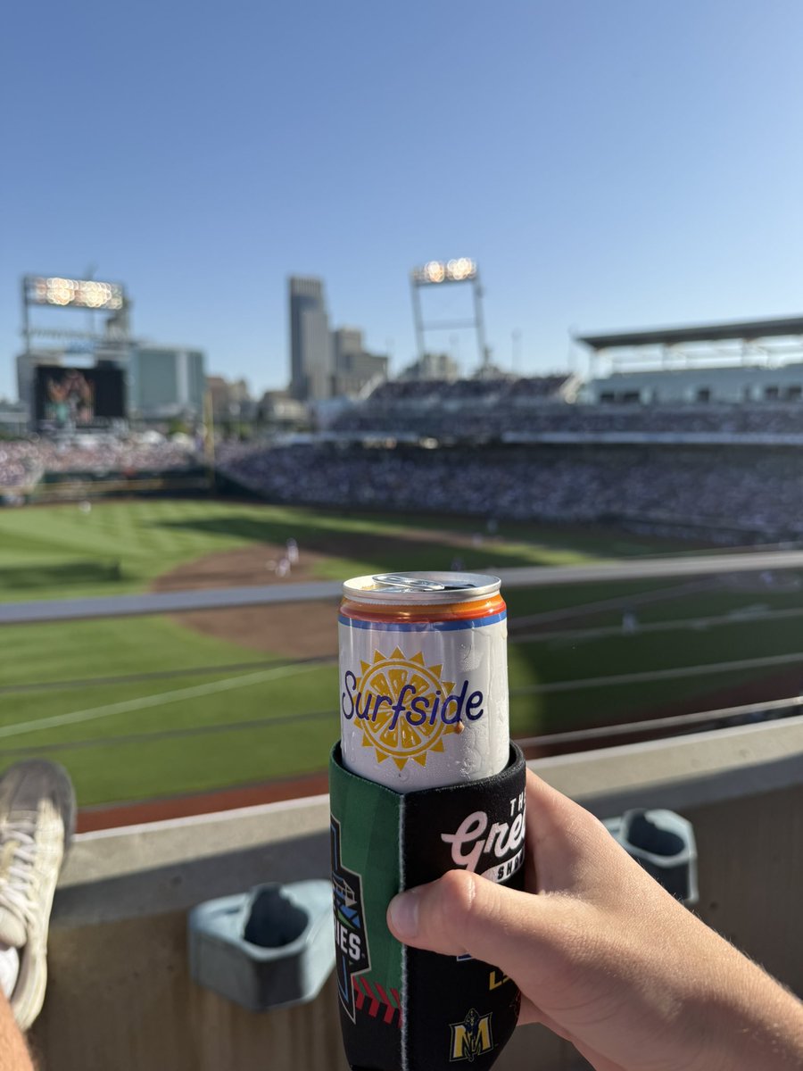 derriusg5ive's tweet image. I’m drinking a surfside guys. Everyone flame me. #STTDB