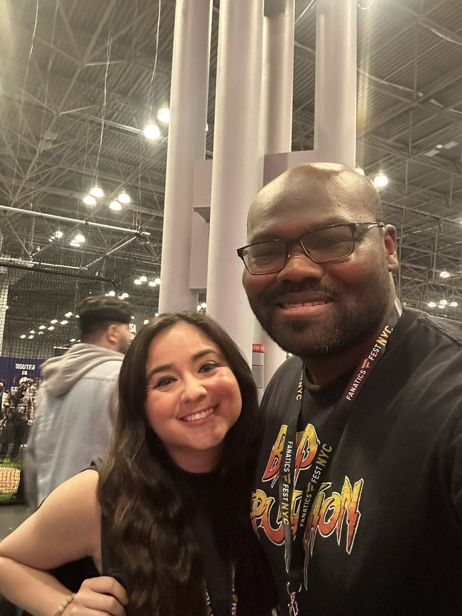 R8ed_M's tweet photo. @_denisesalcedo thanks for the pic yesterday at #fanaticsfest2025 @FanaticsFest https://t.co/lCorLiTxNo