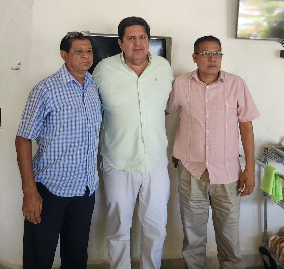 Revisamos los pendientes de Coyuca de Benítez con nuestro Presidente del Comité Municipal del PRI, Lucio de la Cruz Barbosa y Manuel Salvador Lozano Muñoz, de la CNOP municipal.