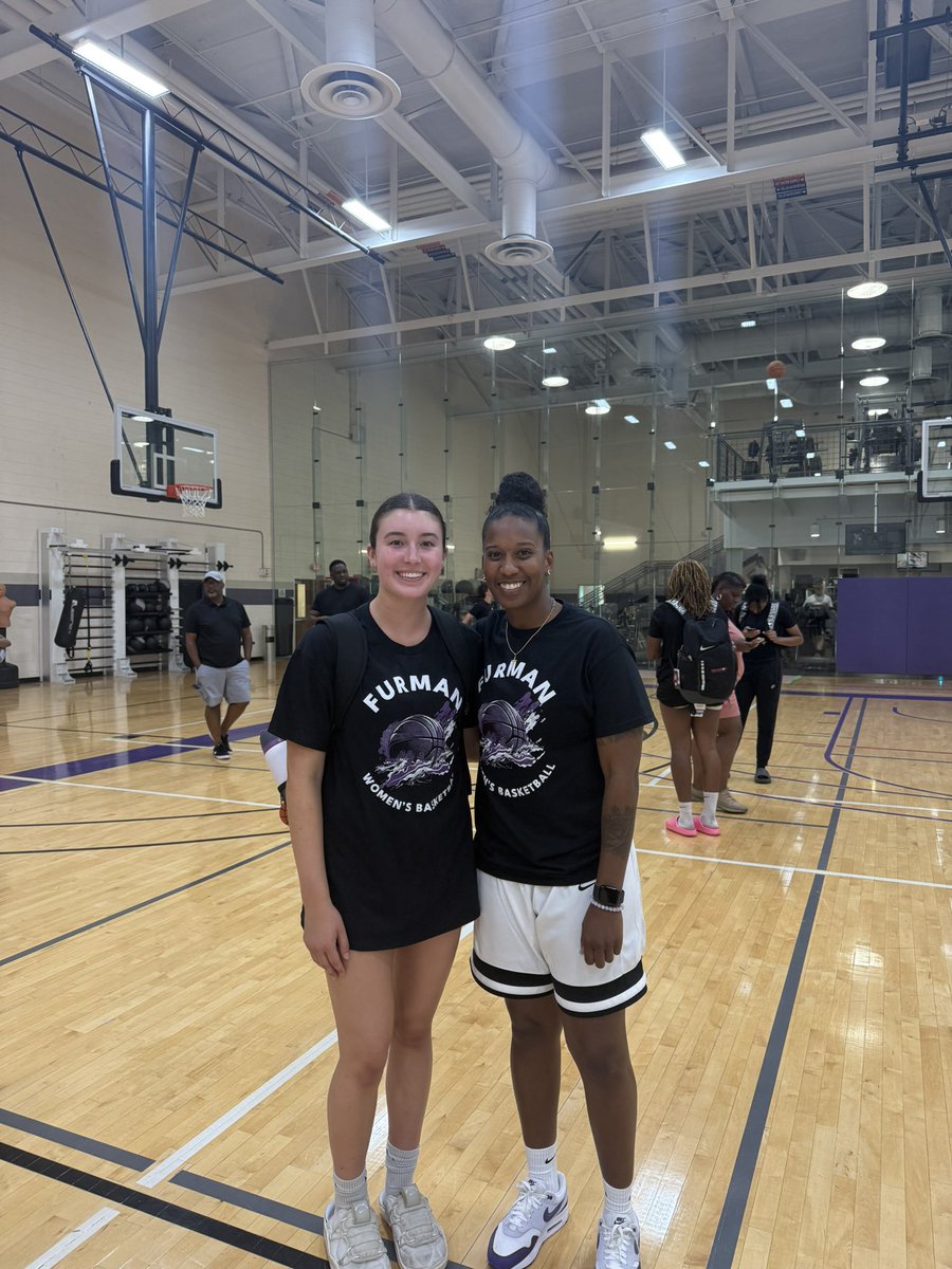KennedyLoux's tweet image. Thank you so much @Coach_Curtis_FU , @1lboogie22 , and @FurmanWBB for an amazing camp today! I had so much fun and learned a lot. @DuvalElite @CoachMatt_DE