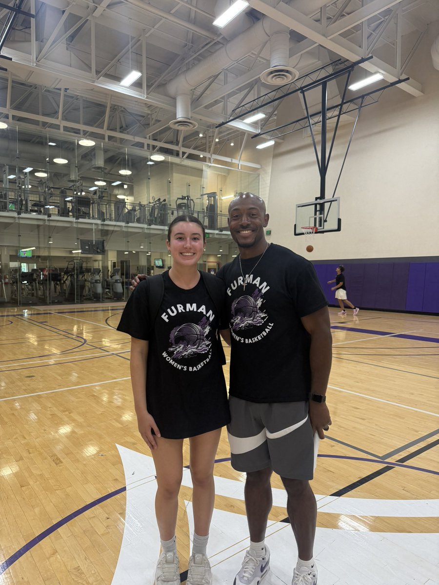 KennedyLoux's tweet image. Thank you so much @Coach_Curtis_FU , @1lboogie22 , and @FurmanWBB for an amazing camp today! I had so much fun and learned a lot. @DuvalElite @CoachMatt_DE