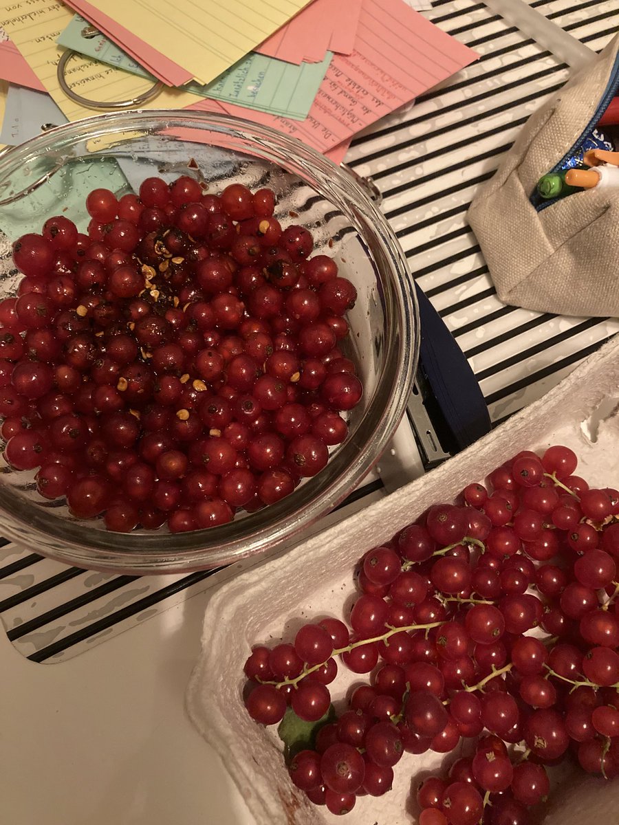 กรี๊ดดดด ความแม่ลูกผูกจิตแหละ
ระหว่างกำลังติวสอบก็หาของแซบมาฮีลใจพร้อมไถไอจีไปเจอภาพนี้ 
ลิซ่าลองพริกน้ำตาลปลาร้ารึยัง เข้ากันมากก
แนะนำ!!! 

#LISA #LALISA <a href="/wearelloud/">LLOUD</a>