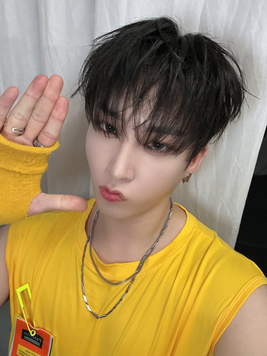 XODIACITY's tweet photo. [#웨인]

쏘블리 덕분에 allo bank festival 2025도
정말 즐겁고 행복했어요 응원소리 최고!!!
진심으로 고맙고 사랑해 🐺🩶

cr. XODIAC_MEMBERS
#XODIAC #소디엑 #WAIN #웨인 https://t.co/GSOKcg55mv