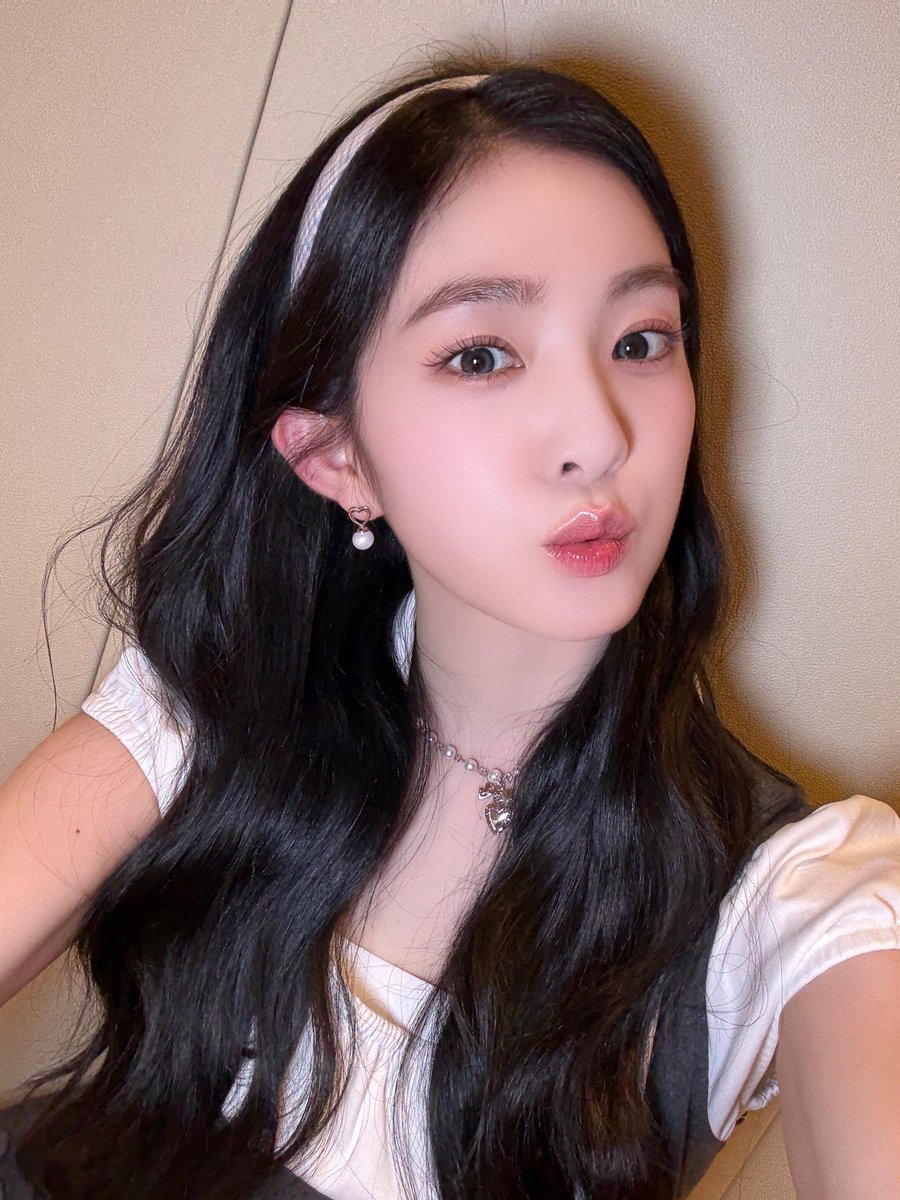 [XHS] 250622

“It made me so happy to see everyone today~~~ I had delicious hotpot too! Super satisfied! See you again tomorrow 🩷”

xhslink.com/a/LdNiHvPgMxxfb
#IRENE #아이린 #RedVelvet <a href="/RVsmtown/">Red Velvet</a>