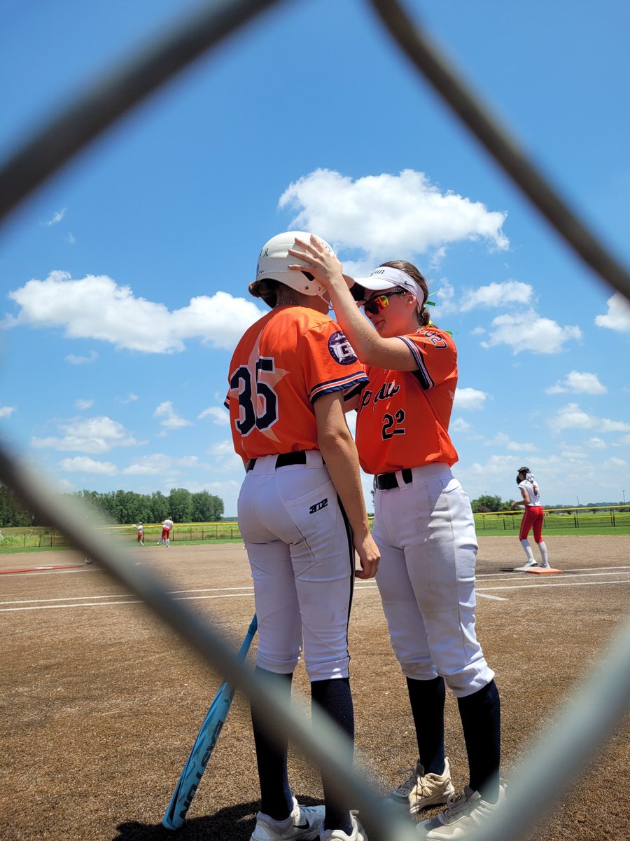 I am having a GREAT weekend in New Colors and I feel at home. It is truly amazing what the right support can do💙✈️🧡
#FlyAbove
<a href="/topgunfastpitch/">Top Gun Fastpitch</a>
<a href="/topgun09stl/">Top Gun 09 STL</a>
@PCampbell_catch
<a href="/warrentonsoftb1/">@warrentonsoftball</a> 
<a href="/drurysb/">Drury Panthers Softball</a>
<a href="/15_CoachG/">Brooke Gajewski</a>