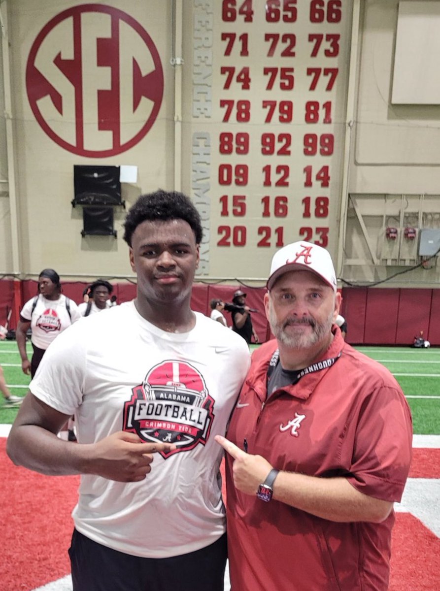 Final camp HS camp of summer. 

Coach Kap puts Albert Simien to work. 

The No. 1 interior OL in the '27 class

@On3Recruits Profile:
on3.com/db/albert-simi…

Updates:
on3.com/boards/threads…

BamaOnLine.com