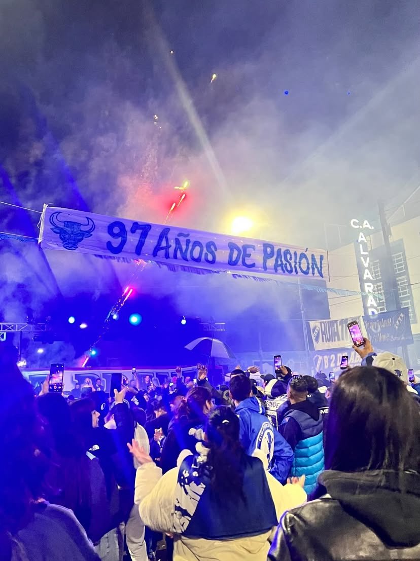 Siempre estamos de fiesta. 97 años. 💙🤍💙