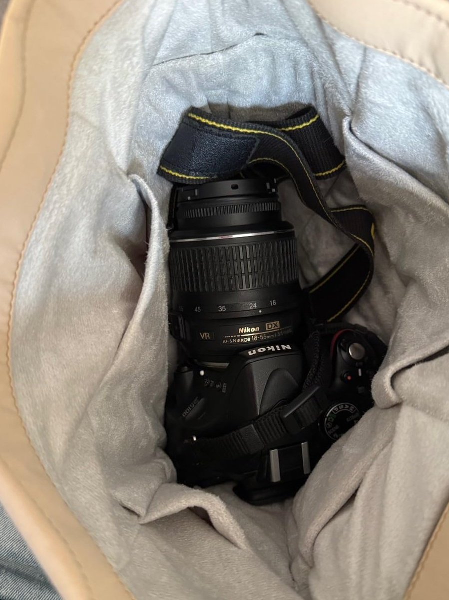 NatureMoment's tweet photo. Despite its compact size, the interior is well-organized—just enough space for my camera, spare battery, memory cards, and even a cleaning cloth. Everything has its place.
#SmartStorage #CameraBagEssentials #kfconcept https://t.co/YjC8vEmV8f