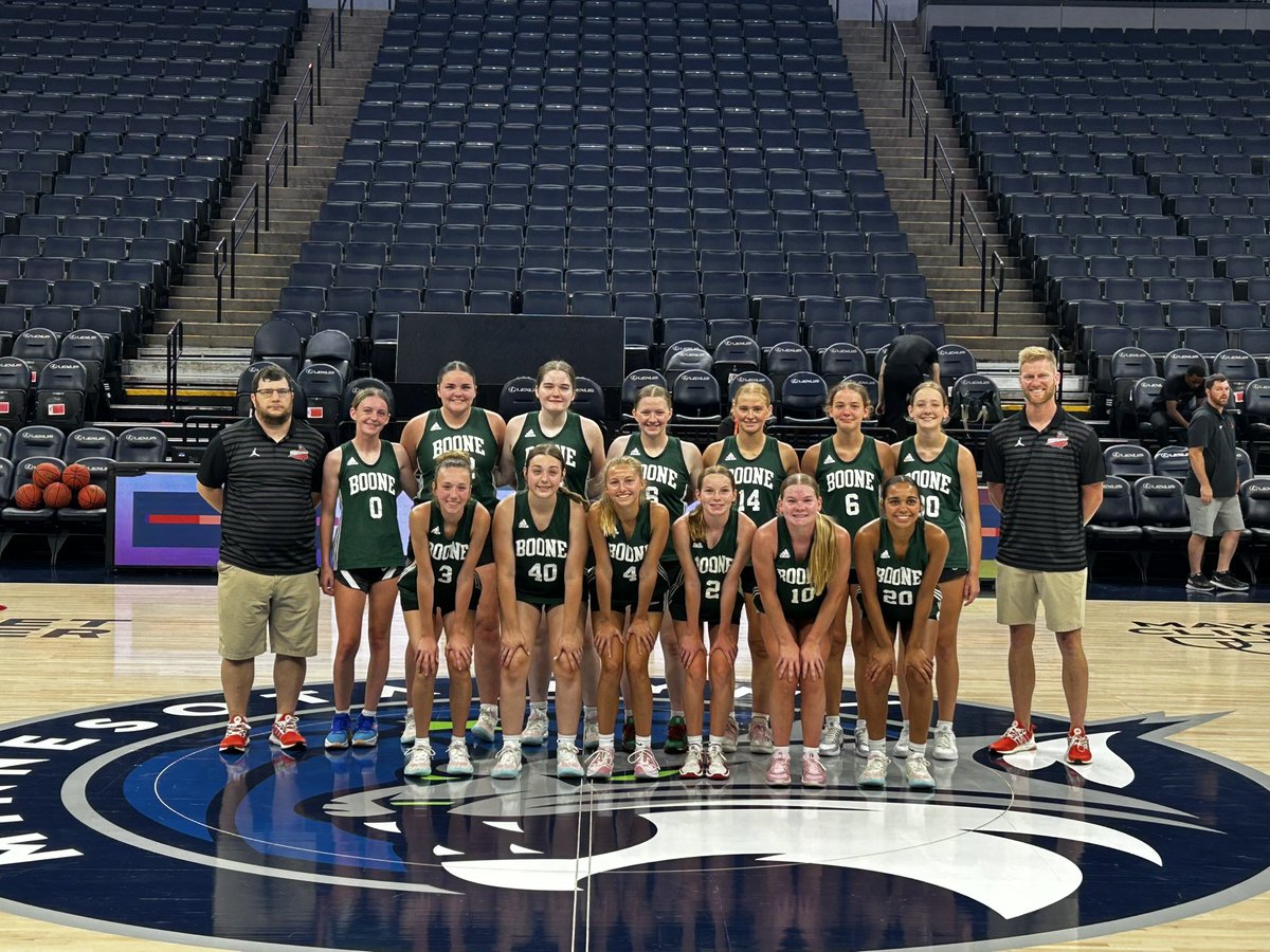 boonedorsbball's tweet photo. Team got to go play in Minnesota today and take in a WNBA at night! https://t.co/oRWPl7OzRb