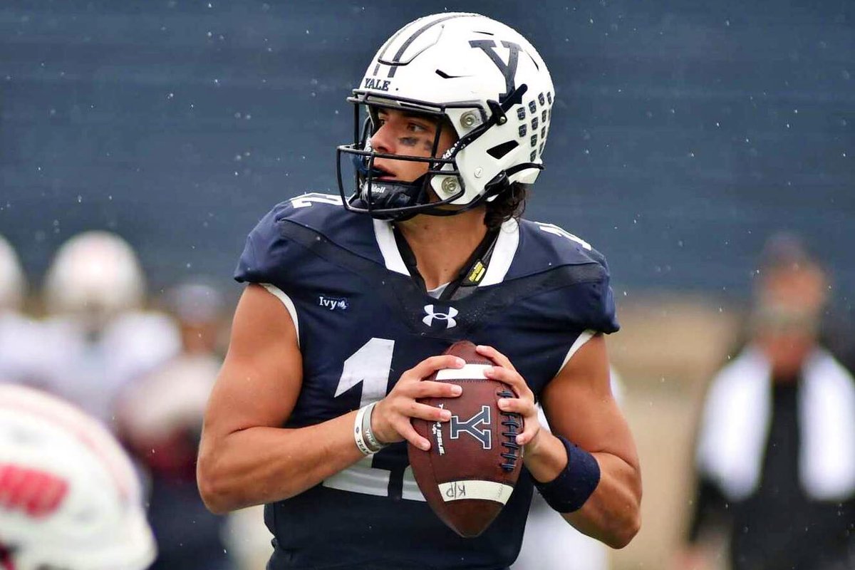 QBCarterN1's tweet image. My 2nd to my last stop this month, will be @yalefootball, thanks @CoachOstrowsky for the invite. Excited to personally introduce myself to @CoachRenoYale #ThisIsYale #Team152
#AGTG #JesusIsKing 
God Bless
HS Coach @ShaunArntz #TREAD
OC @CoachBennum 
@CoachBobbyMoore @_Kpines_