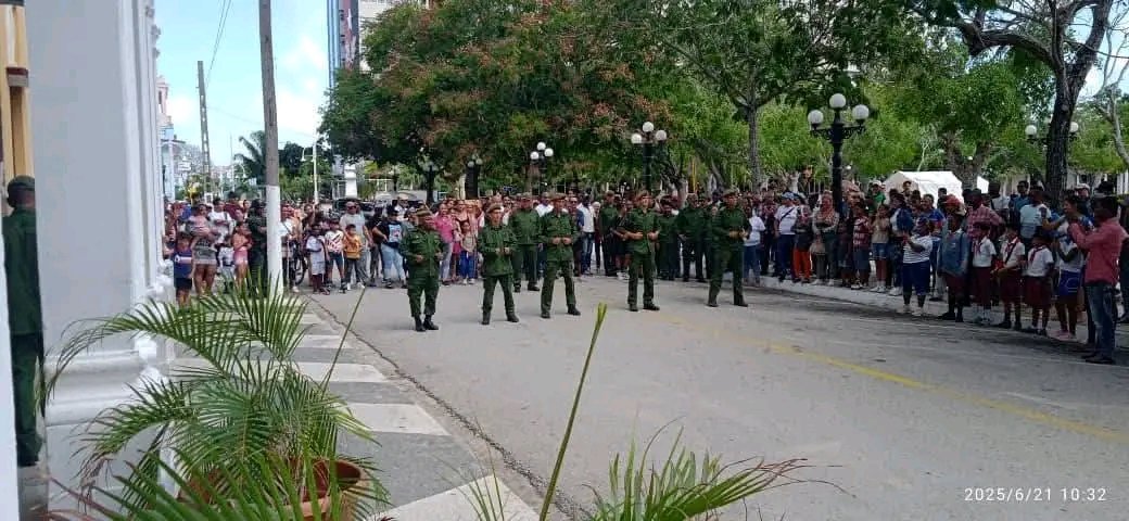 Día de la Defensa Territorial en #CiegoEn26, desde la Zona Centro Ciudad. #LaLuchaNoHaCesado #capitalLate #CiegodeAvila #CiegoEn26 #SinPerderUnDía #LatirAvileño <a href="/DiazCanelB/">Miguel Díaz-Canel Bermúdez</a> <a href="/DrRobertoMOjeda/">Dr. Roberto Morales Ojeda</a> <a href="/PartidoPCC/">Partido Comunista de Cuba</a> <a href="/AlfreMene37409/">Alfre Menendez</a> <a href="/JHGcasanova/">julio Heriberto Gómez Casanova</a> <a href="/CedenoPazo/">Lianet Pazo Cedeño</a>