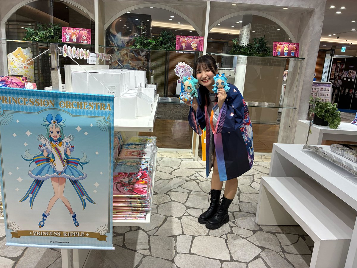 📢【プリンセッション・オーケストラ 全力応援ッ！POP UP SHOP！】✨ #葵あずさ さんによる特典お渡し会、大盛況のうちに終了しました！  ご来場、ありがとうございました！ そしてリップルのパネルにサインと、皆様からのメッセージボードにもコメントも？！ ぜひ有楽町 ...