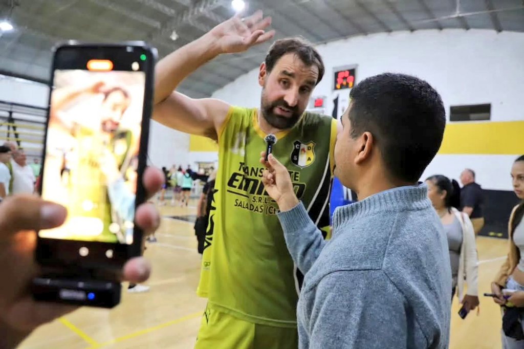 César González Francini (@cesargfrancini) on Twitter photo Muchas felicidades crack <a href="/YacaKammerichs/">Yacare Kammerichs</a> 🎂🏀 lo mejor para vos siempre y que sigan los éxitos 🙌 🫂
#cumpleYaca Muchas felicidades crack <a href="/YacaKammerichs/">Yacare Kammerichs</a> 🎂🏀 lo mejor para vos siempre y que sigan los éxitos 🙌 🫂
#cumpleYaca