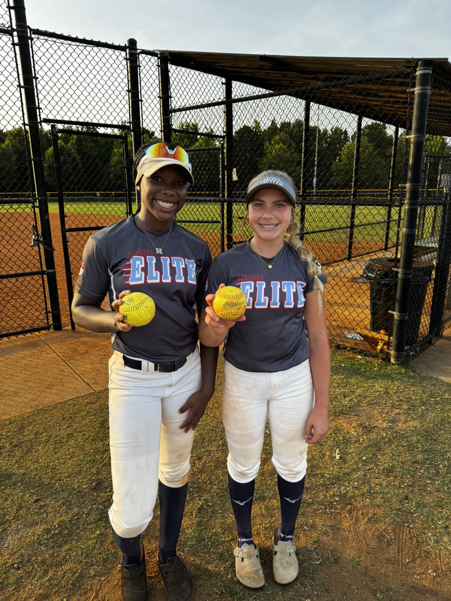 Big day for the big fly! Miya and Braley both went yard in our last game of the day. 💪🏼 Bracket play starts tomorrow! 
•
•
Be Elite!