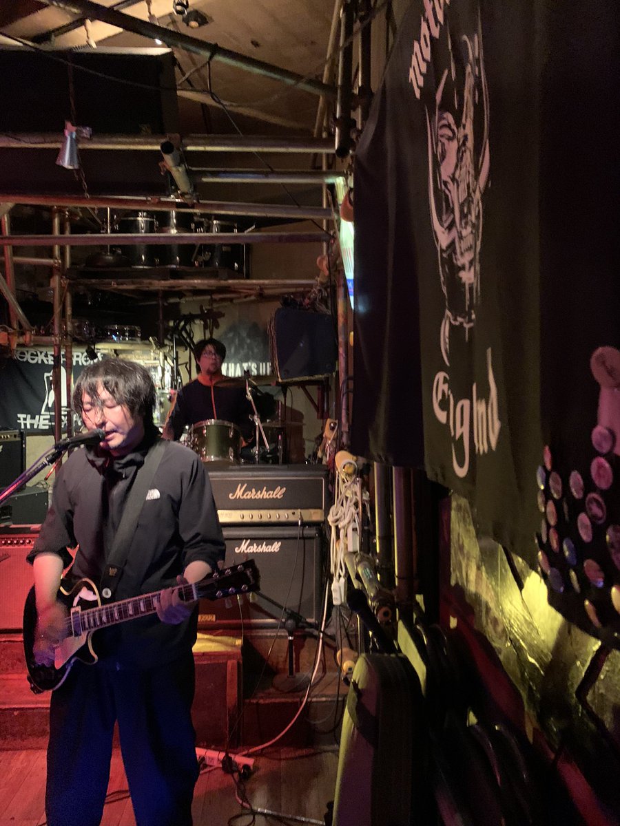 ruthlessvibe's tweet photo. 昨夜は【砂上の楼閣】レコ発・鶯谷ワッツアップの巻でありました。
5/23から早1ヶ月。
さらに音の密度と加速度を増していったレコ発第2弾も凄まじいエネルギーが終始突き抜けていって、日常の芥を焼き尽くしていく夜に深謝致します。
#strangeworldsend
#デッドバンビーズ
#Table
#砂上の楼閣 https://t.co/bDxbnN6leX