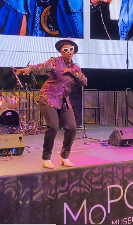 Sara Nelson tweet media