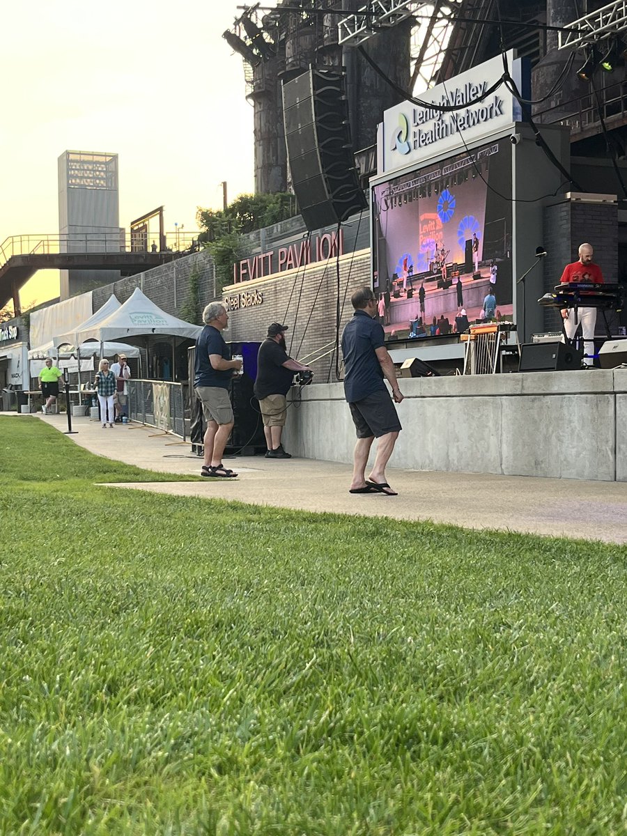 jack_attack33's tweet image. I’m at an aura fest and these two finalists are neck and neck