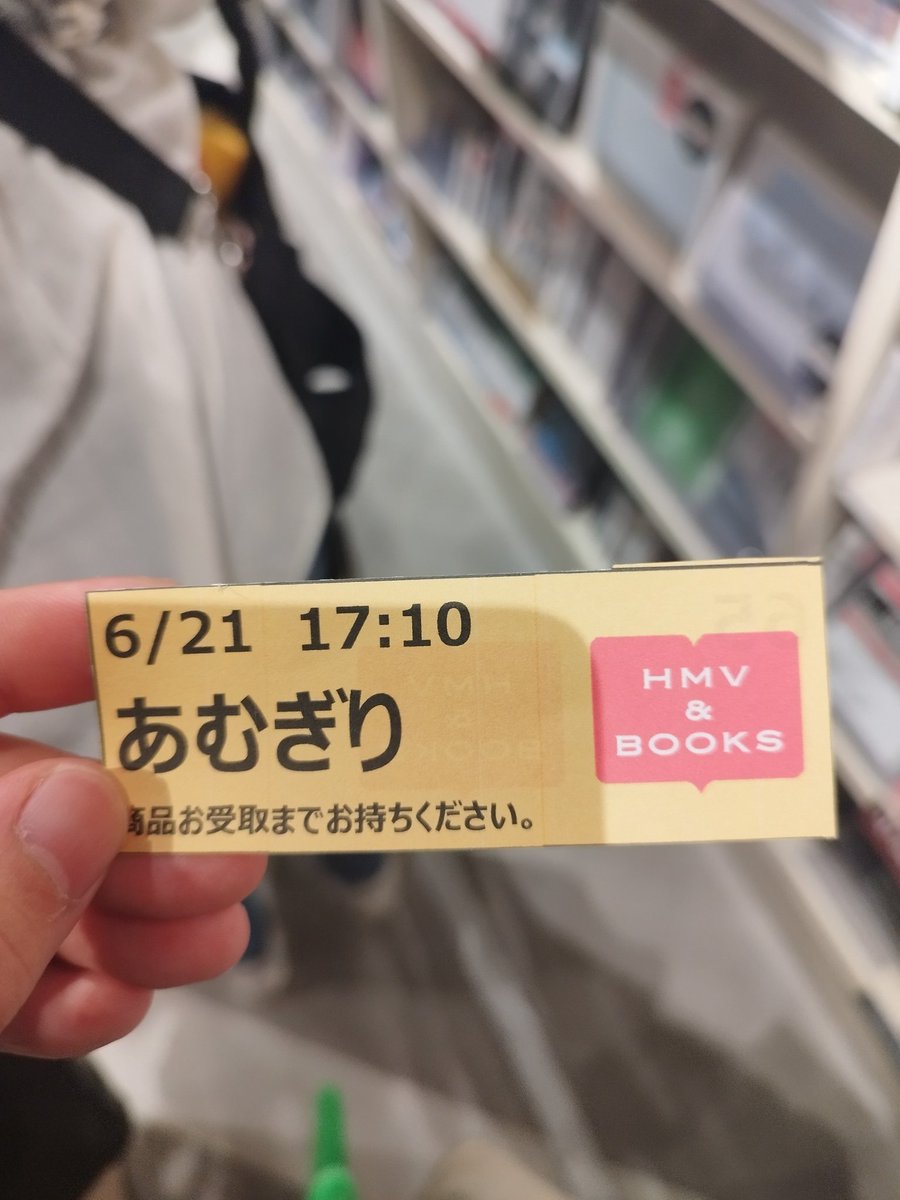 com_ytym629's tweet photo. 5人を目の前にしたら圧倒されるかな、と思ったけど、みんな温かくて優しくて…♡緊張しいな私でも伝えたいこといっぱいお話しできて幸せすぎる時間でした😭🧡
それにしても5人ともビジュ良すぎだし、会うたびに沼らせてくるの何なん❓️…抜け出すつもりないけど💚笑

#コムドット #コムドットお渡し会 https://t.co/dSl19Q1hpu