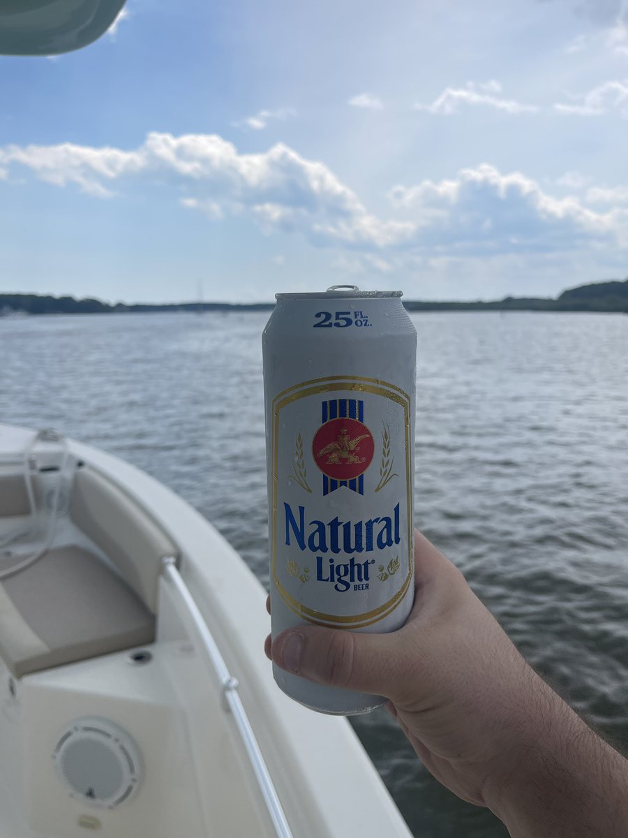 patmac_89's tweet photo. Nothin like a fresh @naturallight out on the boat in the bay #nattylight #boatlife https://t.co/kjEPUyOqTh