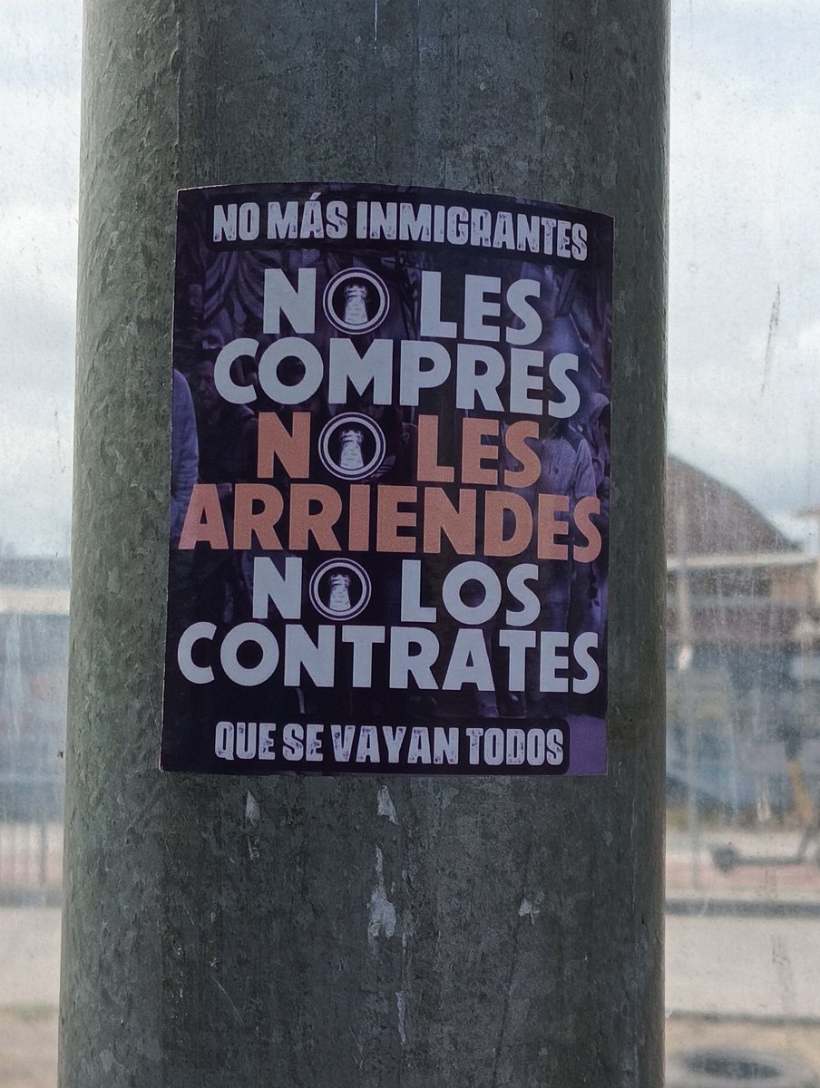 Pixies_cl's tweet photo. No recuerdo la ciudad donde estaba pegando esto, ojalá se replicara en más partes de Chile. https://t.co/QfIWPk0vvv