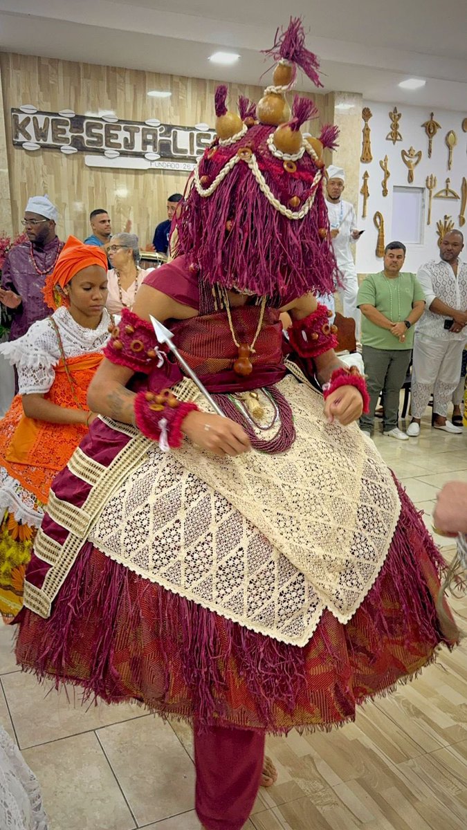 Hoje venho agradecer por TUDO que está acontecendo na minha vida, Início de uma nova vida e um recomeço de benções, que meu Pai Azauane seja sempre vivo na minha vida..😭👑❤️🤎

Arroboboy Vodun Azauane.