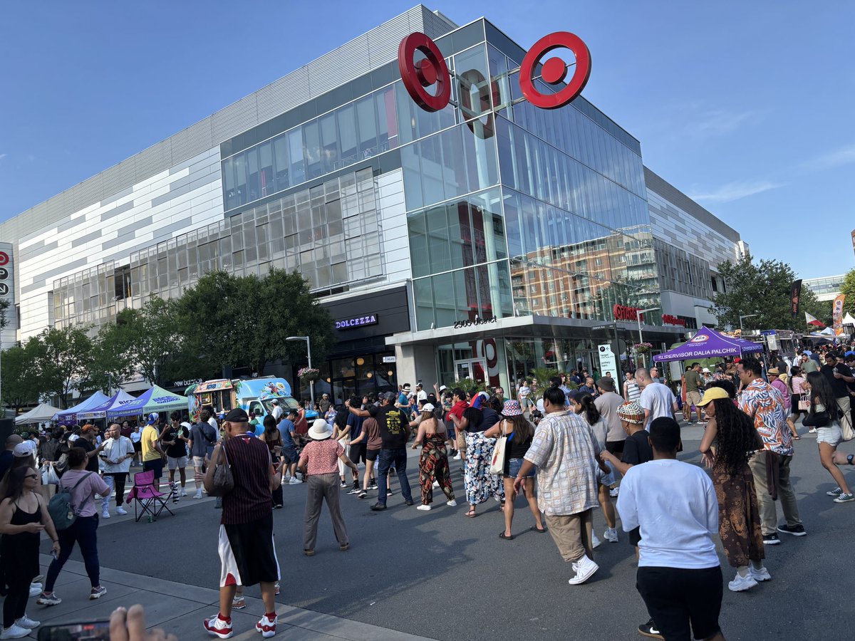 Today, we gathered at Mosaic—a vibrant community that stands as a testament to Congressman Gerry Connolly’s vision and leadership. His legacy lives on in every corner of this neighborhood, and in the lives he touched through decades of public service. Thank you, Gerry 💚