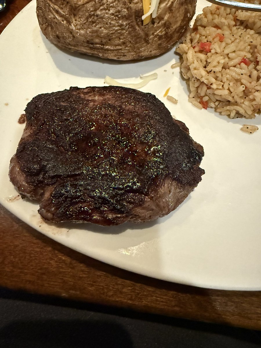 freshtake21's tweet photo. @Outback why does my sirloin look like a dead toad!!!!! Cmon man do better!!!!! #blah https://t.co/eJ9qakKlbu