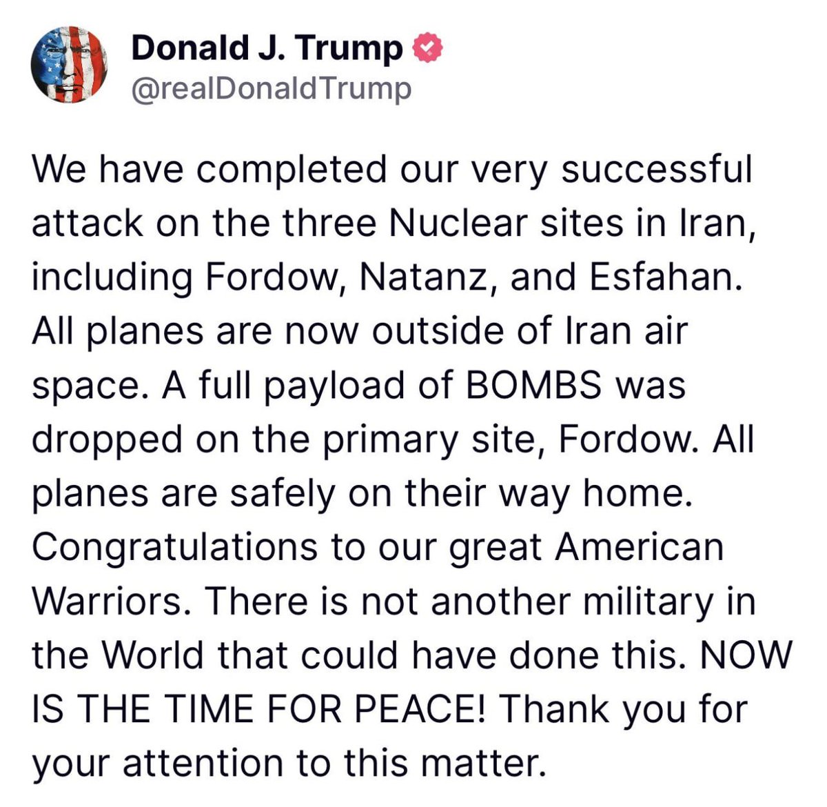 Juan_OrtizMX's tweet photo. 🗳📌 TRUMP ANUNCIA BOMBARDEO A IRÁN 🇮🇷: "TODO SALIÓ PERFECTO"

El presidente Donald Trump anunció oficialmente que Estados Unidos lanzó un ataque militar contra Irán. 

Según su mensaje, destruyeron tres instalaciones nucleares. 

Dice que la misión fue un éxito total. Que los aviones ya regresaron. Y que ahora sí, es “tiempo de paz”.

Sí. Paz después de soltar bombas.