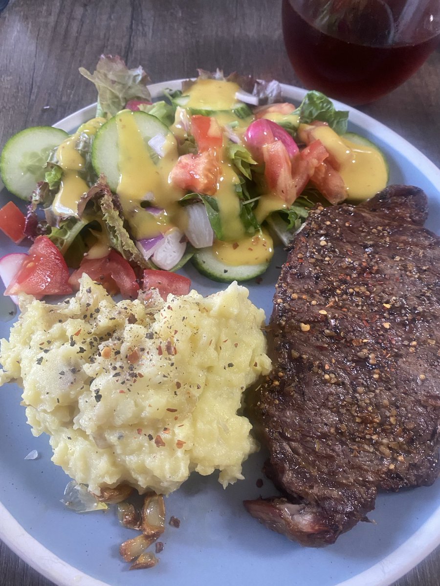 mikev527's tweet image. #BBQSteak #MashedPotatoes and  #Lettuce #Radishes from the garden ! 🙌🤙