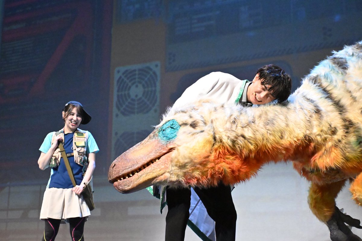 soracoco_papa's tweet photo. 2025年4月29.30日に
札幌文化芸術劇場hitaruで行われた
恐竜ラボ🦖🦕 @kyoryulabo 

まるで生きているかのような特大恐竜達と、演技力が凄いキャストの皆様✨@m_bigbaby @yuta_b_left 

また公演があれば見に行きたい‼️

本日12時YouTube🆙

#恐竜
#恐竜ラボキングオブハンターズ
#札幌
#おすすめ https://t.co/SaWlQuq4U4