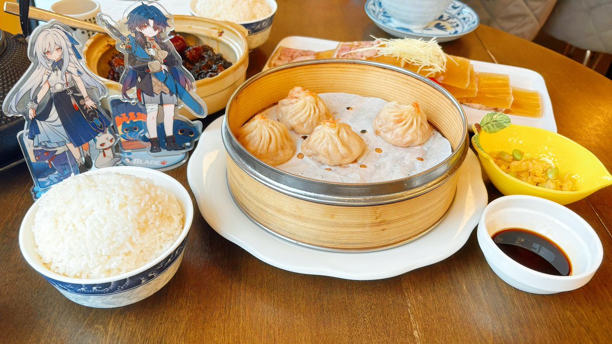 thank you for feeding me authentic shanghai food <a href="/LemoDcat/">Lemo</a> 🫶 next stop is vbs in america 🧡🩷