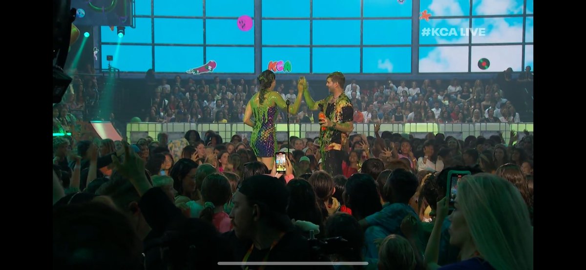 DanielMazz1's tweet photo. @JackGriffo &amp; @kirakosarin won favourite tv actor &amp; actress #KCA #KidsChoiceAwards2025 #kca2025 #KCALIVE @Nickelodeon https://t.co/AT9Fk52Qjc