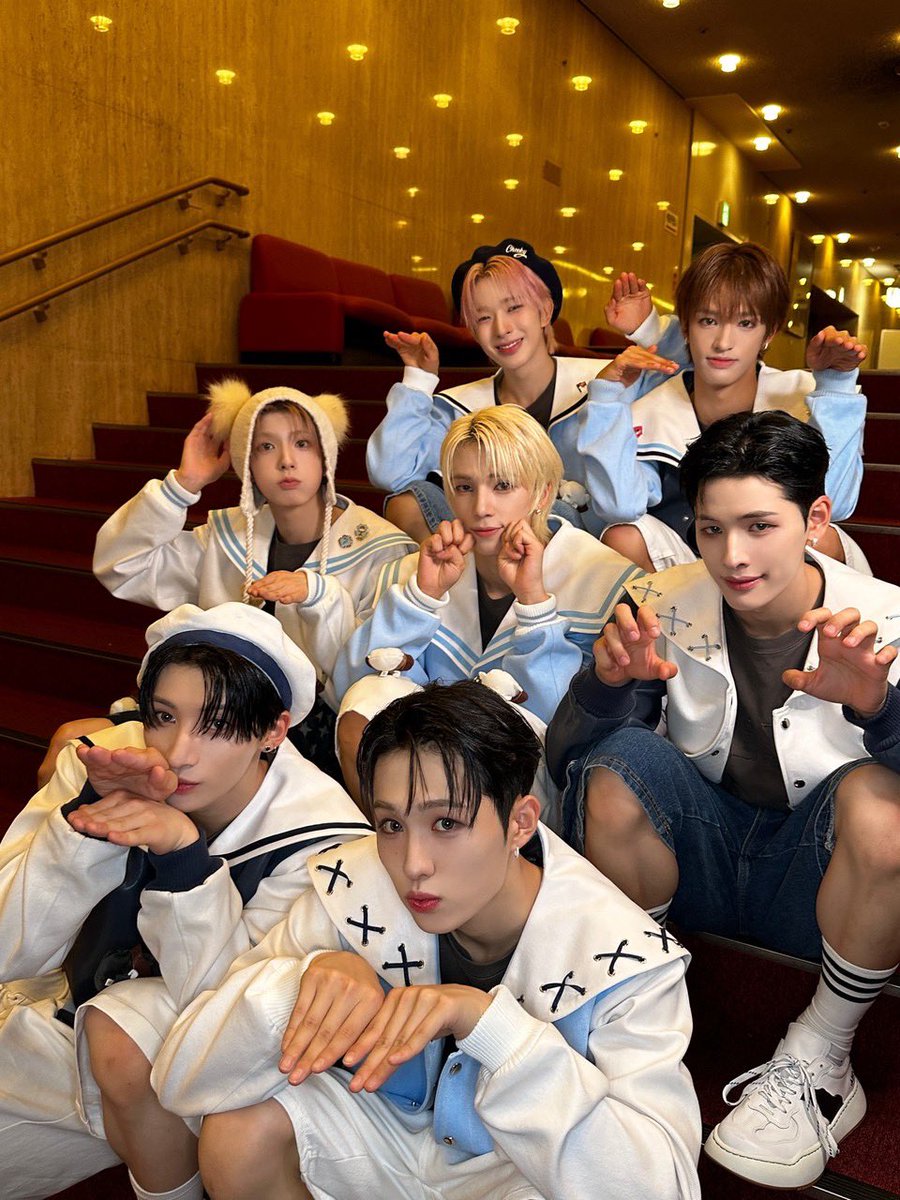 今日は別件で名古屋へ🚃
先週も同じ時間のに乗ってたなー
え、これ先週の出来事ですか？😂