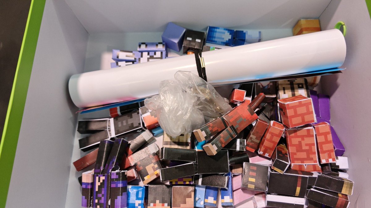 Where are the lifestealers at vidcon when you need them 😔 <a href="/FlameFrags/">FlameFrags</a> <a href="/MapiccMc/">Mapicc</a> <a href="/MinuteTech_/">Brandon</a> <a href="/JumperWho/">JumperWho</a> please let me give you your figures🙏