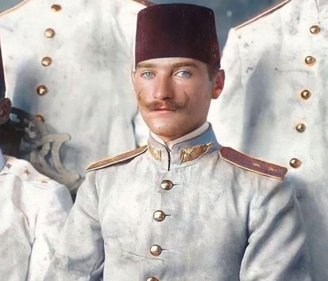 YzbAltay's tweet photo. Sarı Zeybek öldü sanma, diridir; 
O, dağların yine eşsiz eridir. https://t.co/6Eksy5p5SL