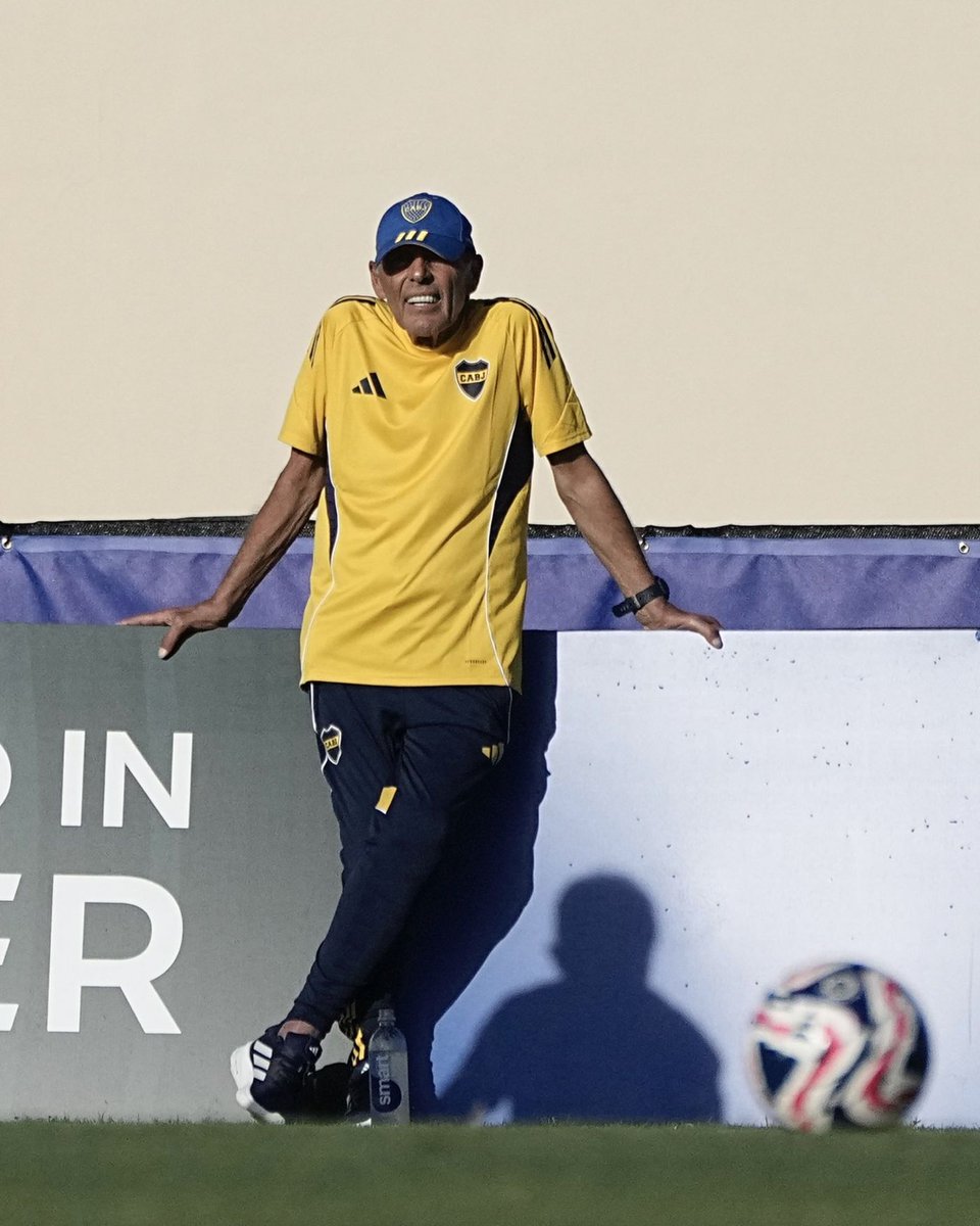 Así que hoy Rojo le dijo de todo a Russo por no jugar y el DT no lo hizo entrenar? 

Eduque, Miguel