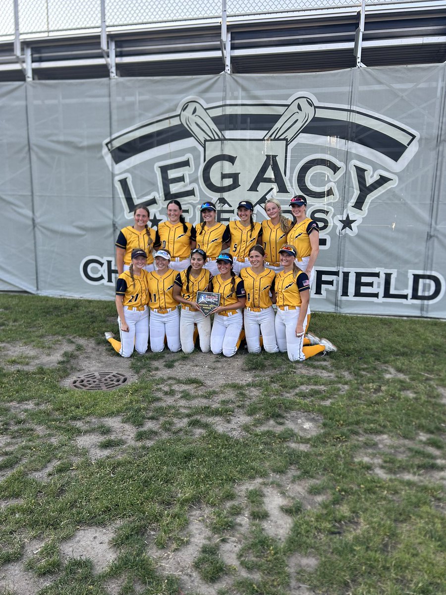 Congratulations on winning your 16u PGF Premier bid., Huntington Beach here we come. New Lenox Lightning 16u PT
#keepgrinding