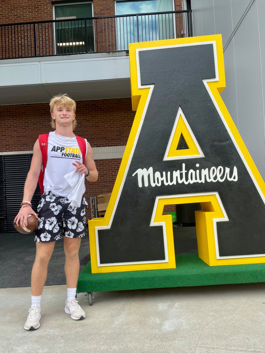 Thank you <a href="/rileywatkins0/">Riley Watkins</a> for the opportunity to work at ‘The Rock’ today! Can’t wait to be back!

PR’d in 40 with a 4.62 and vertical with ‘38. 

Also got to work with my fellow warrior today <a href="/ChandleyRyder/">Ryder Chandley</a>!