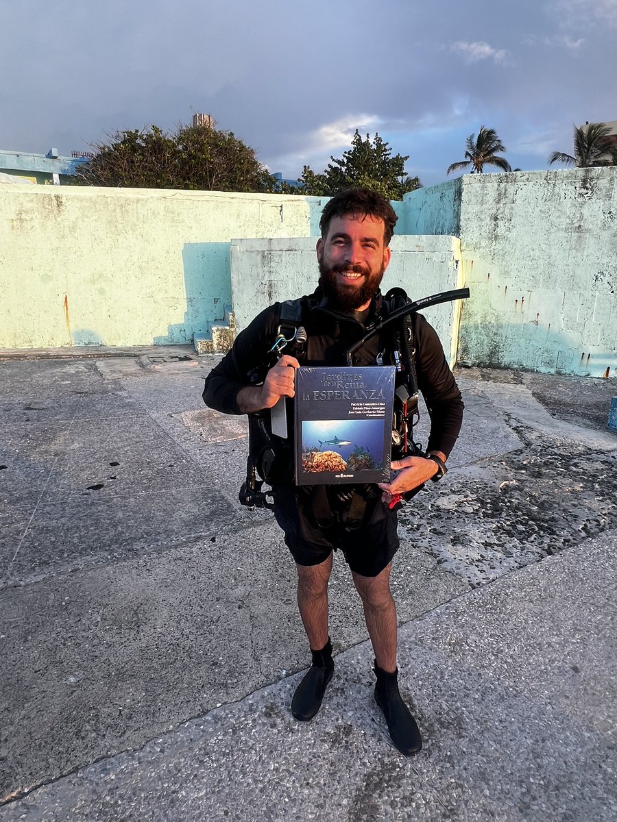 morejon_d's tweet photo. Finally in my hands... a tribute to Jardines de la Reina National Park on its 15th anniversary. This has been an opportunity to capture the uniqueness of this Protected Area, the place where the first ecological studies of jellyfish in Cuba were carried out. https://t.co/ZkDhEj3QFx