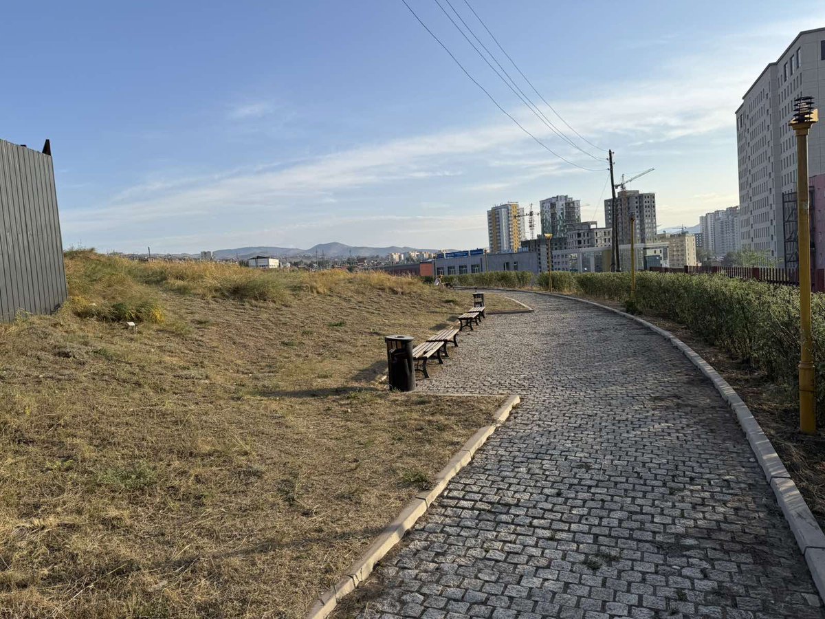 Тасганы овоо цэвэрлэж дууссан. Хоггүй, цэвэр тохилог орчин бүрдлээ.