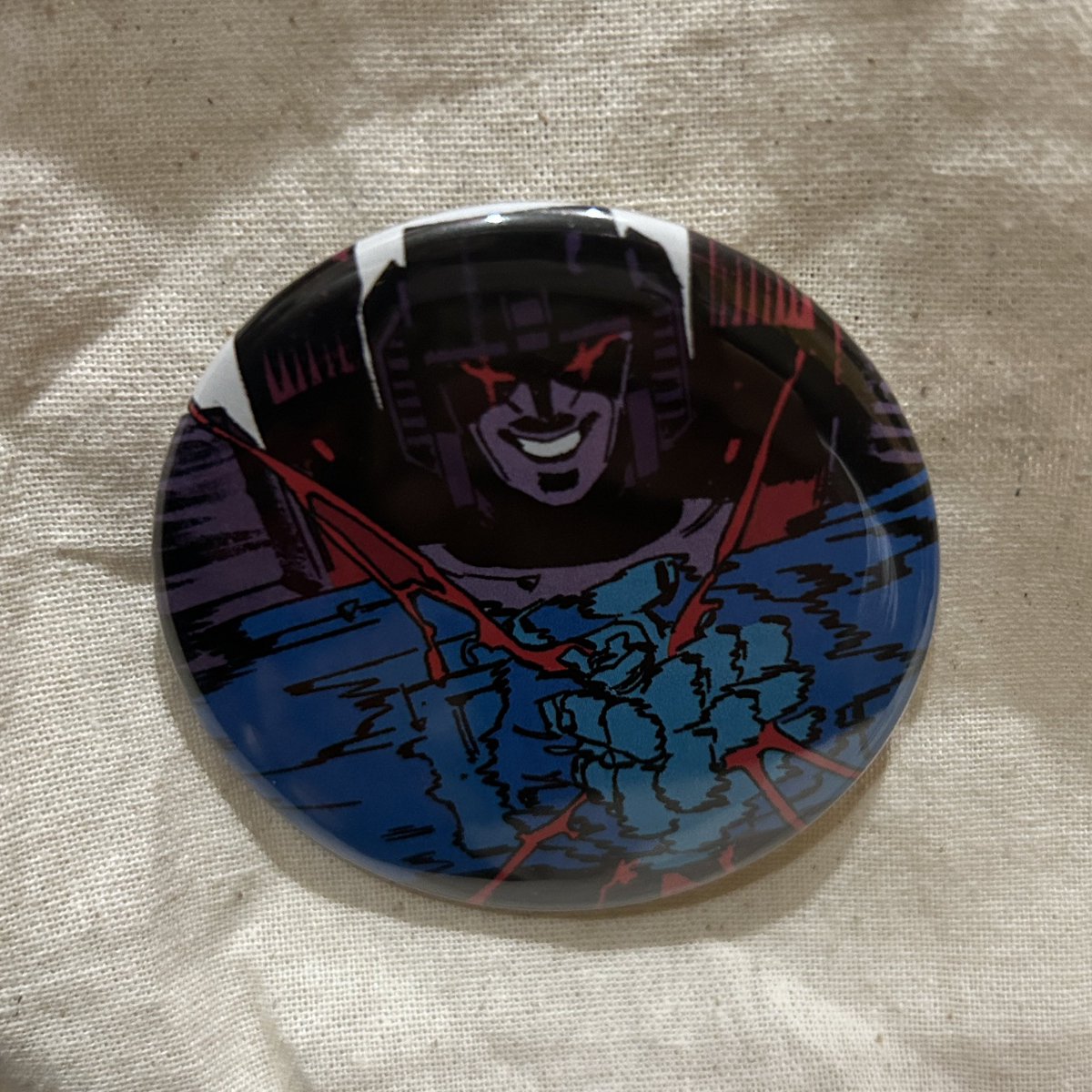 unotrash's tweet photo. my local library had an event &amp; i couldn’t resist making this starscream button #maccadams #skybound #tf https://t.co/7EfnLFDRyz