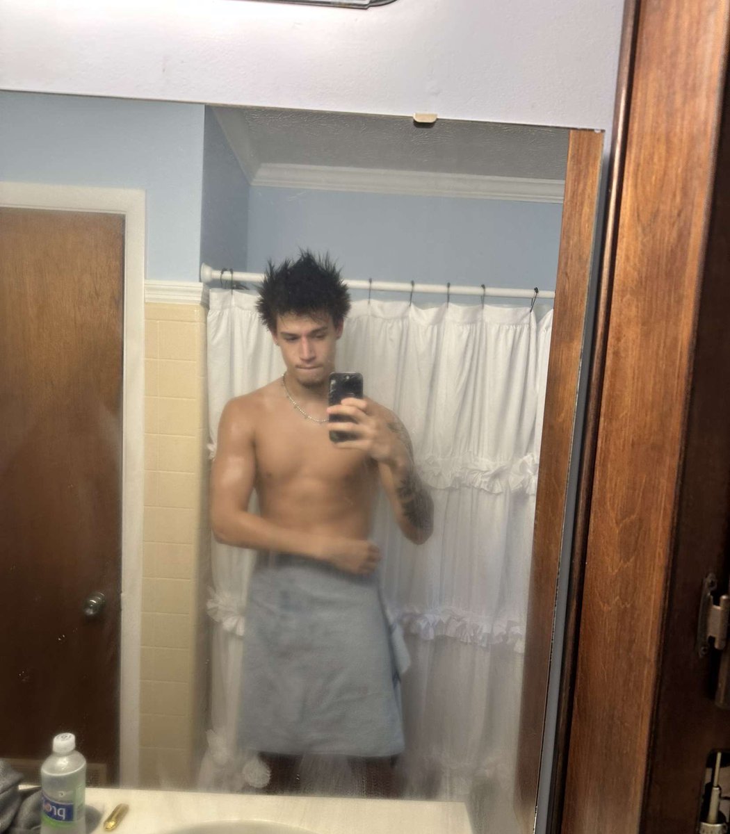 bnetinc's tweet photo. Comment “hey”  to take the towel off 😏 https://t.co/U2VI6bP9am