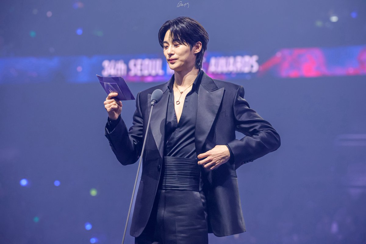 911031_ing's tweet image. 250621 SMA
블랙 슈트, 퍼펙트 피지컬, 완벽한 발음.
이 남자의 클래스는 달랐다.
#변우석 #ByeonWooSeok #BWS
#ビョン・ウソク #우석사이