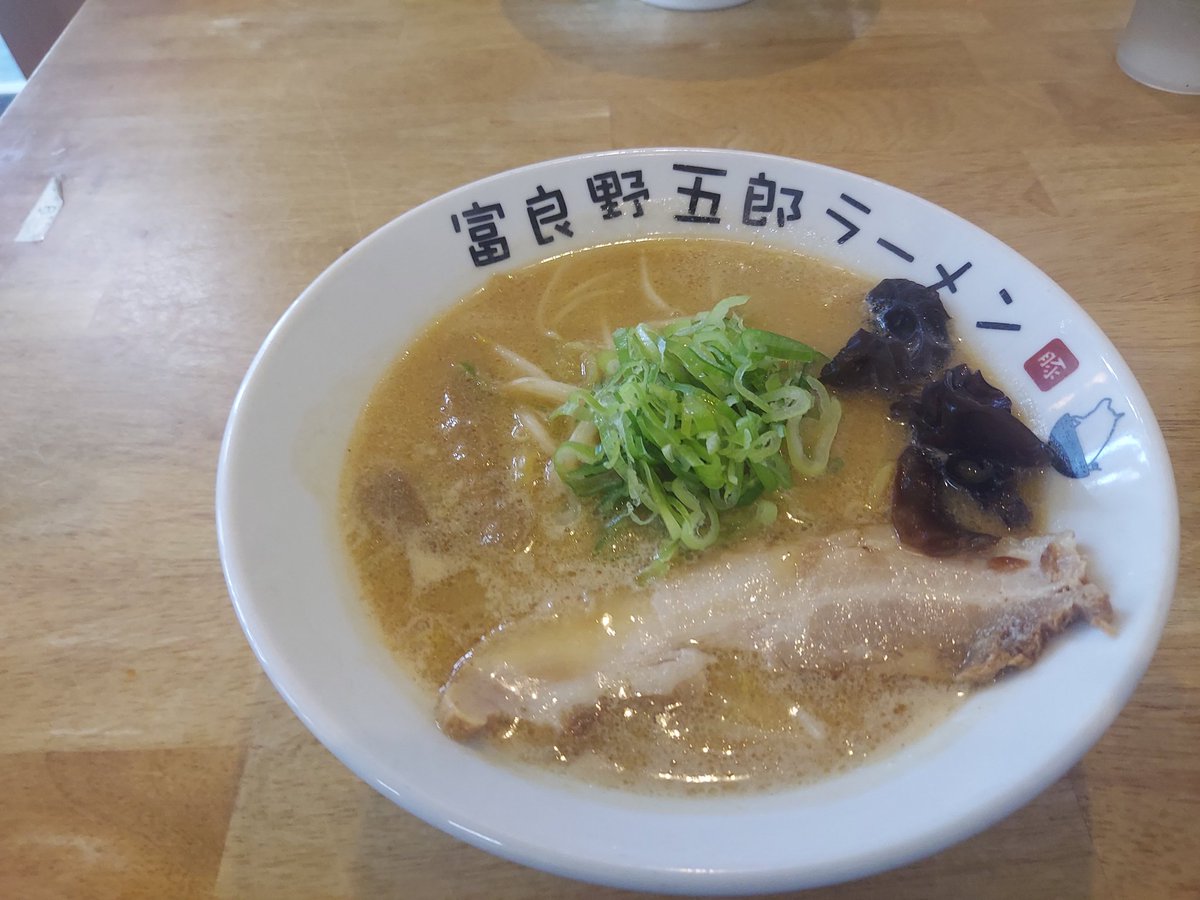 hirohiro053's tweet image. 美瑛で青い池&amp;amp;白ひげの滝を見る　めっちゃ青かった✨そして富良野でラーメン補給