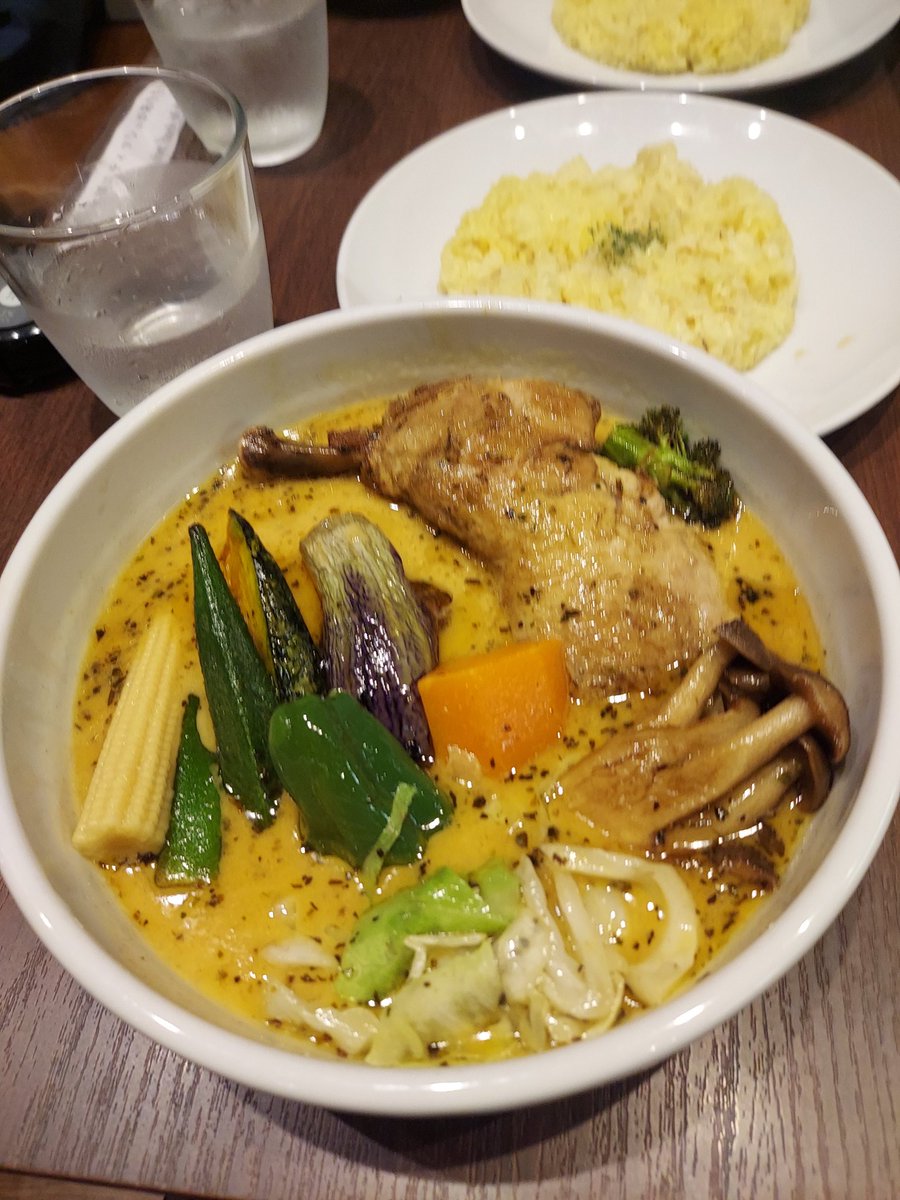 hirohiro053's tweet image. 札幌で佐藤のパフェ、キングのスープカレー、クラーク博士像😃