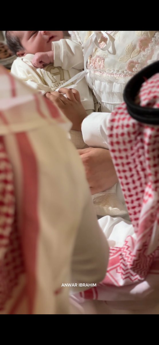 DiiiA__'s tweet photo. الله المعطي .. وانتم من عطاياه اللي ازهرت قلبي والحياه💛 https://t.co/mpsP0SAGla