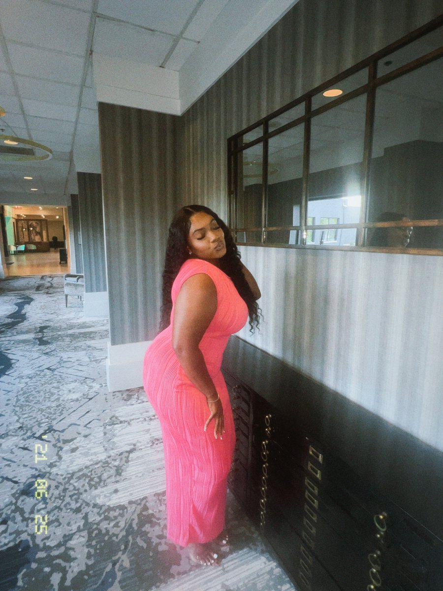 Snique21's tweet photo. Happy birthday to me 🥂 https://t.co/Yjl0e16SCr