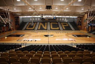 NextMoveHoopss's tweet image. 🚨 DII 🚨
🏀 UNC Pembroke (Conference Carolinas)
📍 Pembroke, NC
@uncpembroke
The Braves are built on toughness and tempo. Back-to-back Conference Carolinas Champs & made their 1st NCAA Regional Final in 2025. 101-22 in last 4 years! @DrewT_Richards @NDiebel_
#NextMoveHoop #D2