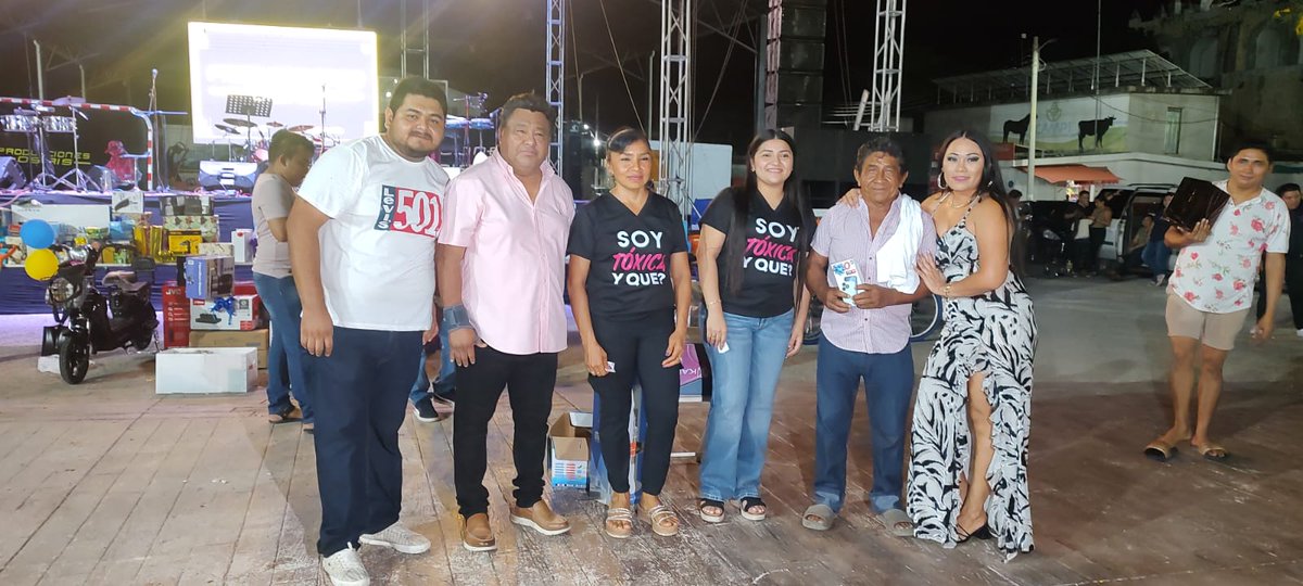 RodajeVisual's tweet image. El #HonorableAyuntamientodeDzemul20242027 encabezado por el presidente municipal C.P. Wilberto Flota Aké celebro a todos los papás de la cabecera y sus comisarías a lo grande, en su mayoría buenos regalos que se rifaron, la cena, el baile con este gran detalle a los papás en día