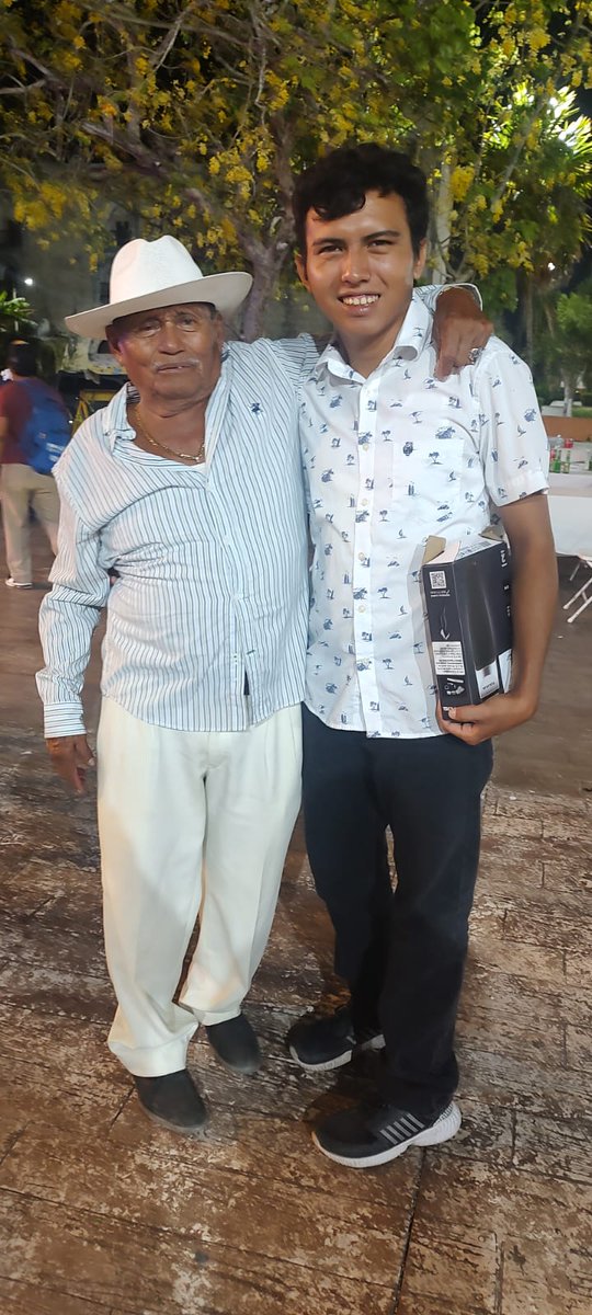 RodajeVisual's tweet image. El #HonorableAyuntamientodeDzemul20242027 encabezado por el presidente municipal C.P. Wilberto Flota Aké celebro a todos los papás de la cabecera y sus comisarías a lo grande, en su mayoría buenos regalos que se rifaron, la cena, el baile con este gran detalle a los papás en día